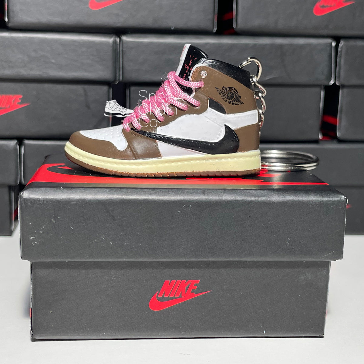 ケージ・アクセサリー Travis Scott Nike Air Jordan 1 27CM Nike Air Jordan 1 Retro High x Travis Scott (Pink Lace) 3D Mini