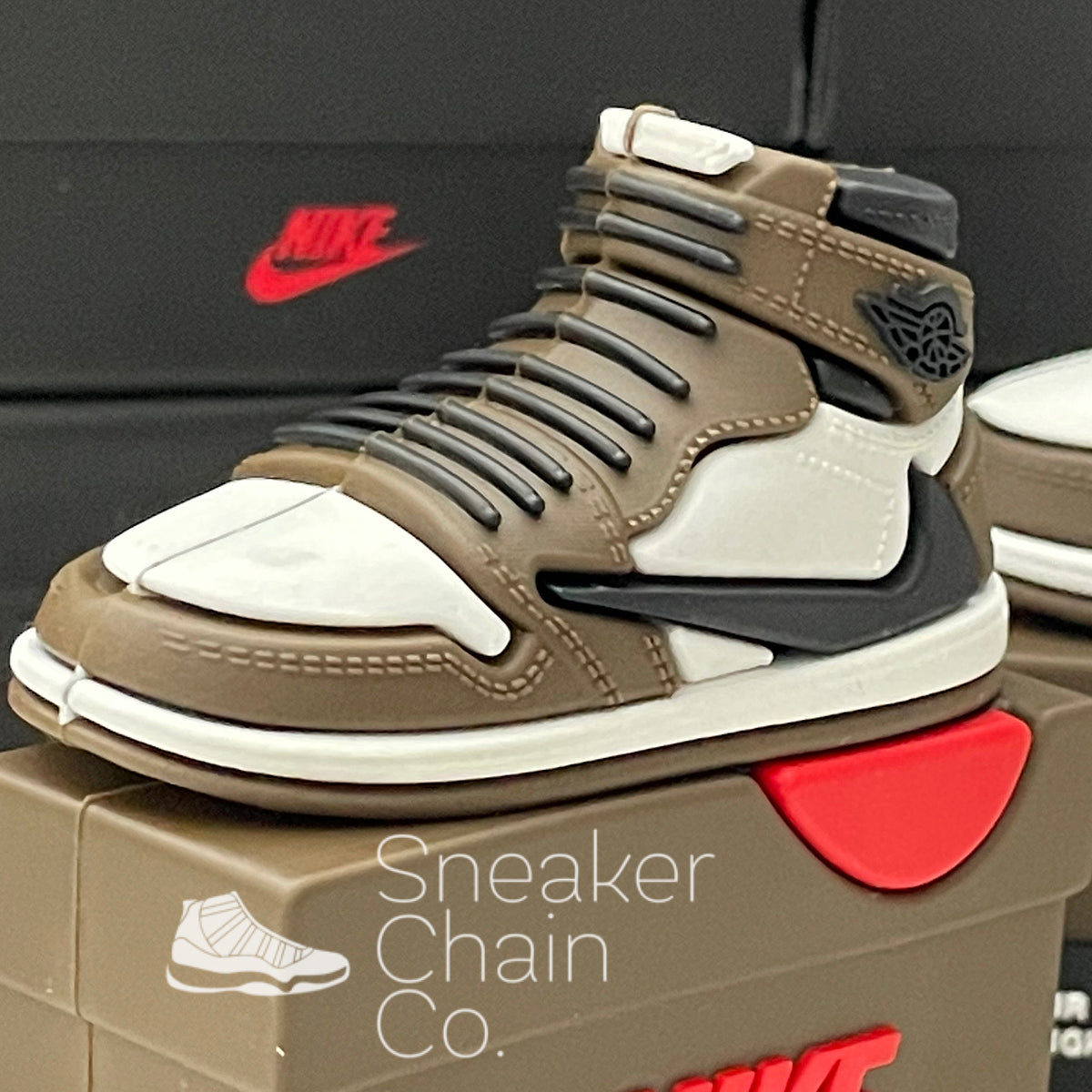 Nike Air Jordan Retro High x Travis Scott Cactus Jack Sneaker Shoebo